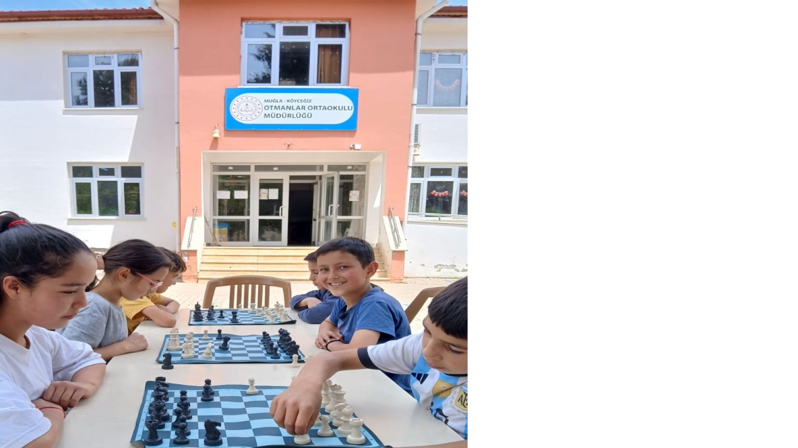 OKULUMUZ BAHAR ŞENLİKLERİ KAPSAMINDA SATRANÇ TURNUVASI